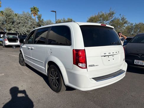 Used 2017 Dodge Grand Caravan GT image 3