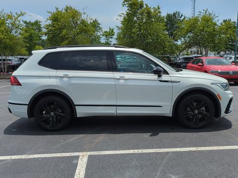 Used 2023 Volkswagen Tiguan SE R-Line FWD image 4