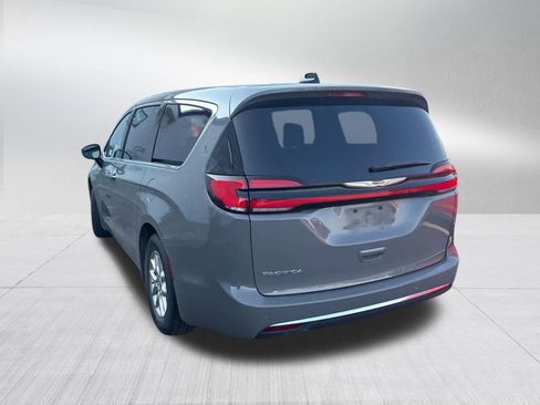 Used 2025 Chrysler Pacifica Select FWD image 7