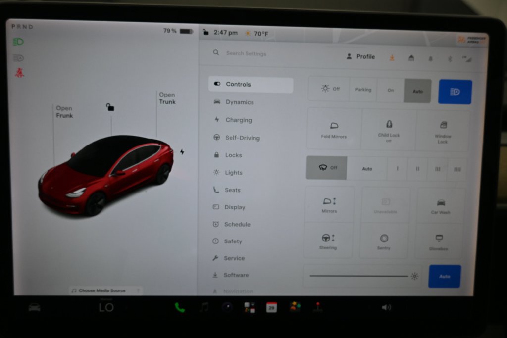 Used 2018 Tesla Model 3 Long Range RWD image 11