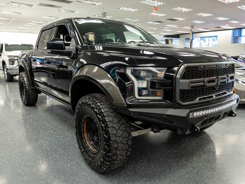 Used 2018 Ford F150 Raptor w/ Equipment Group 802A Luxury image 3