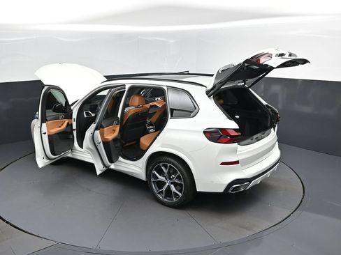 Certified 2026 BMW X5 xDrive40i w/ M Sport Package AWD/4WD image 2