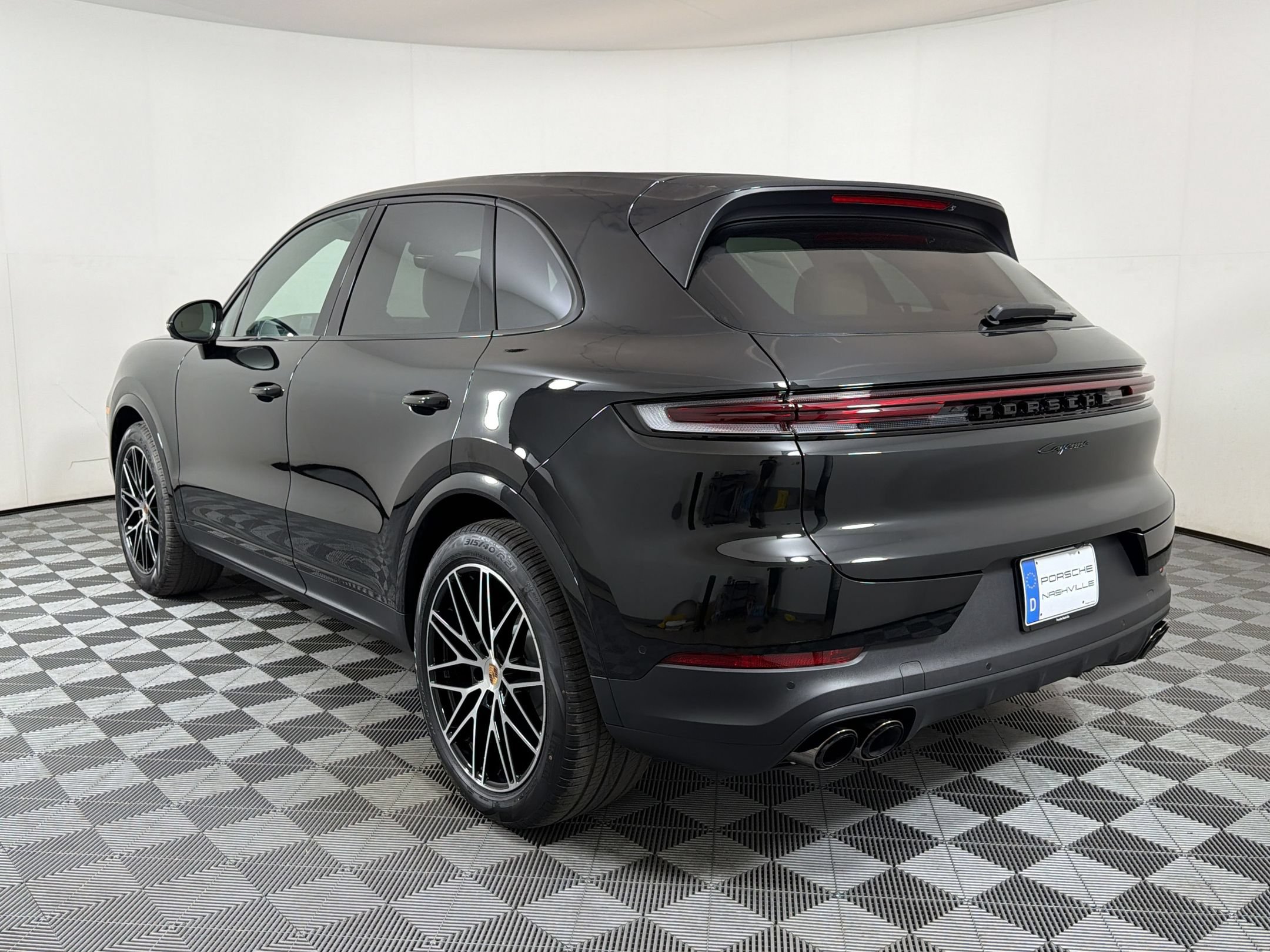 Used 2026 Porsche Cayenne AWD/4WD image 3