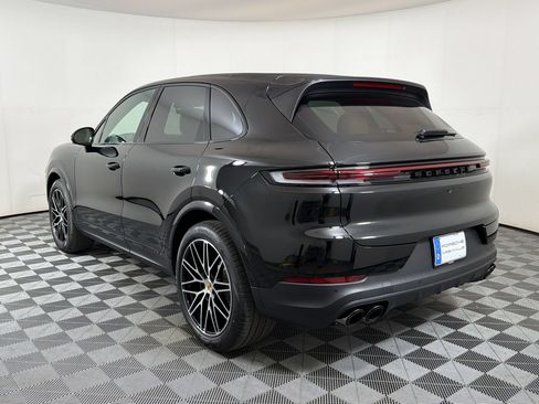 Used 2026 Porsche Cayenne AWD/4WD image 3