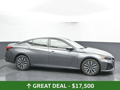 Used 2023 Nissan Altima 2.5 SV image 13