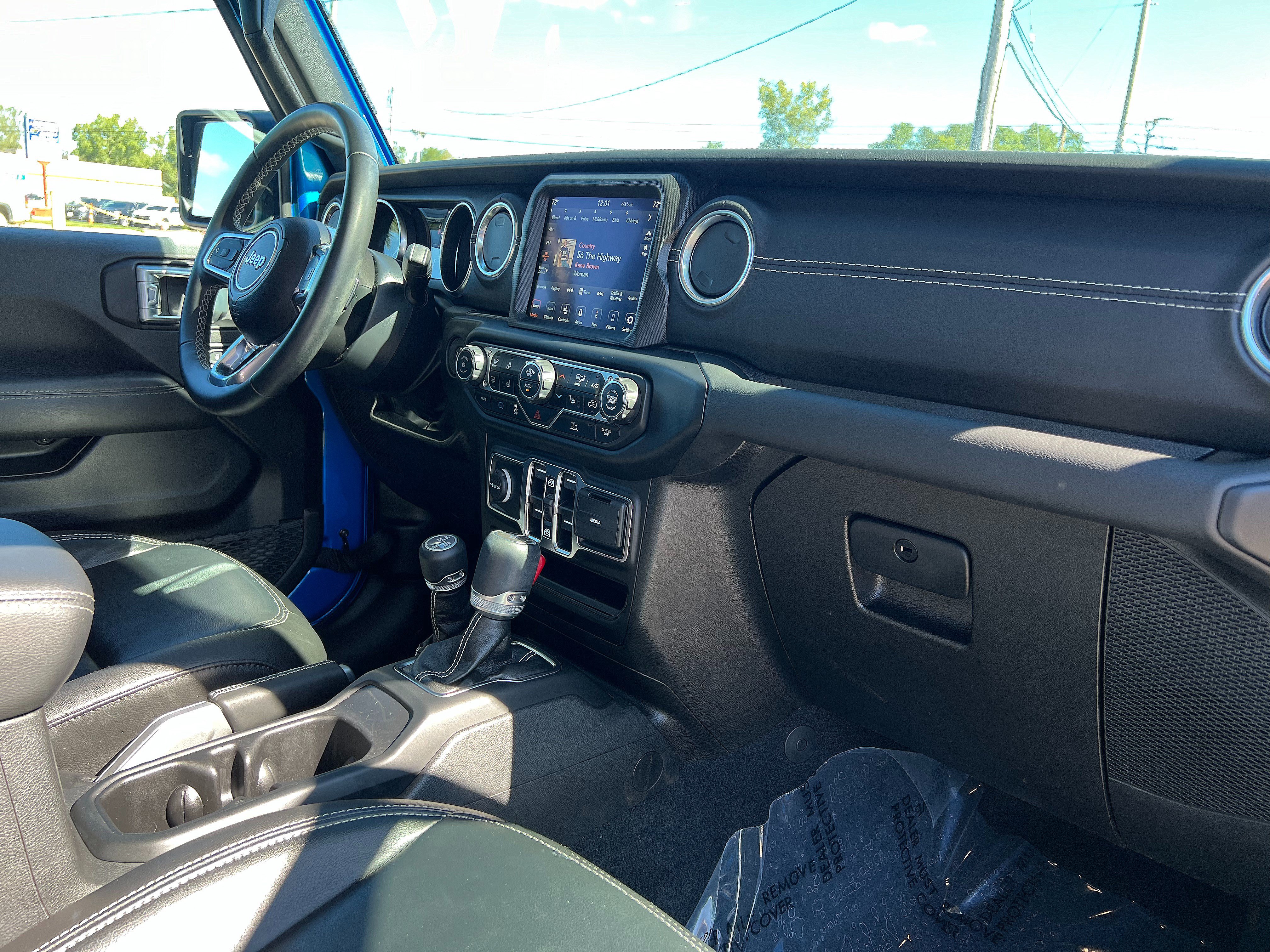 Used 2022 Jeep Wrangler Unlimited Sahara w/ Cold Weather Group AWD/4WD image 32