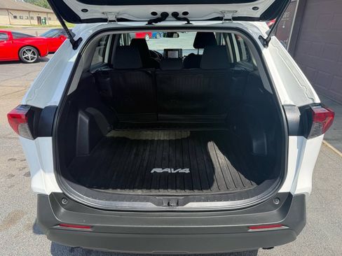 Used 2021 Toyota RAV4 LE AWD/4WD image 25