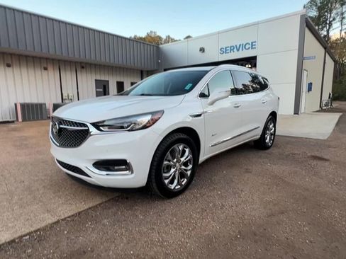 Used 2021 Buick Enclave Avenir w/ Avenir Technology Package image 2