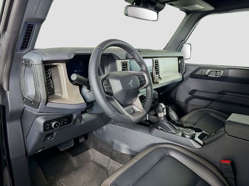 Used 2025 Ford Bronco Outer Banks w/ Sasquatch Package AWD/4WD image 10
