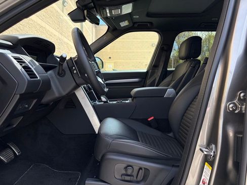 Used 2025 Land Rover Discovery Dynamic SE AWD/4WD image 11