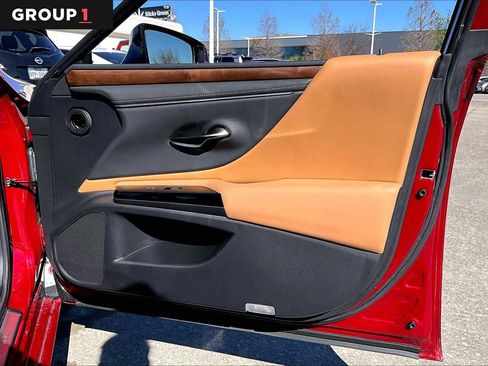 Certified 2025 Lexus ES 350 w/ Premium Package image 20