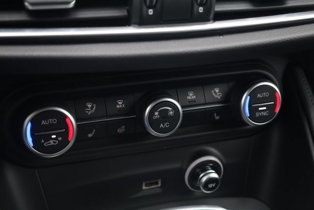 New 2025 Alfa Romeo Stelvio Sprint AWD/4WD image 18