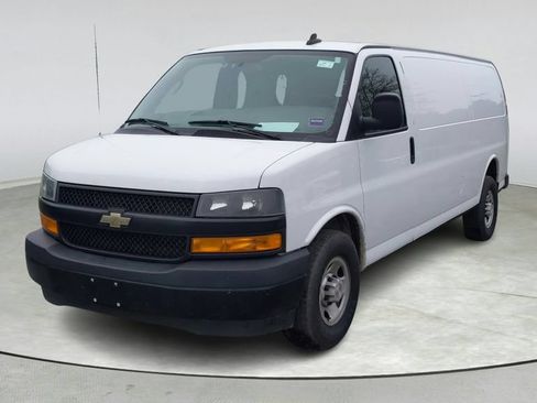 Used 2019 Chevrolet Express 3500 Extended w/ Driver Convenience Package RWD image 3