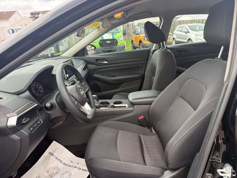 Used 2025 Nissan Altima 2.5 SV FWD image 27