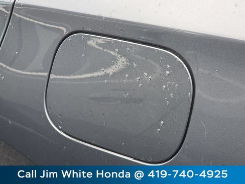 Used 2018 Chevrolet Equinox LT FWD image 17