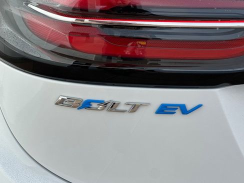 Used 2022 Chevrolet Bolt LT image 32