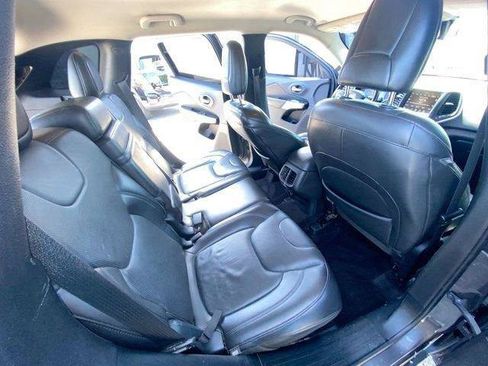 Used 2018 Jeep Cherokee Overland AWD/4WD image 24