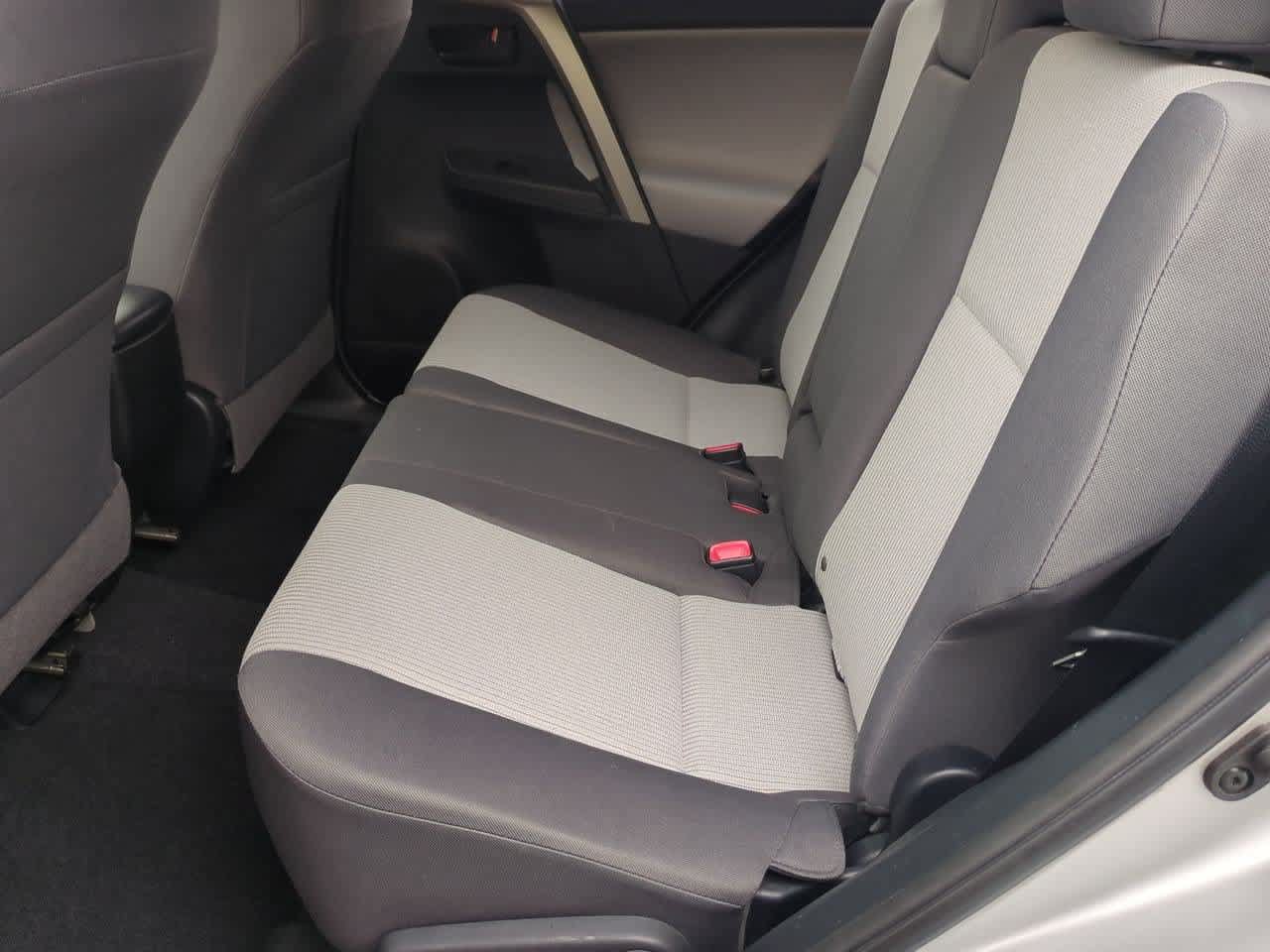 Used 2015 Toyota RAV4 LE AWD/4WD image 18