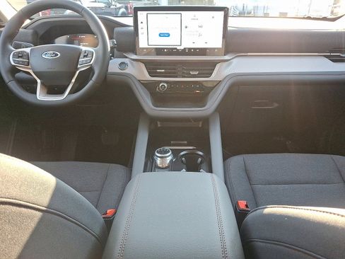 New 2025 Ford Explorer Active image 10