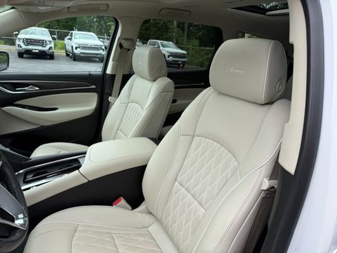 Used 2023 Buick Enclave Avenir w/ Avenir Technology Package AWD/4WD image 14