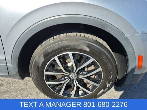 Used 2021 Volkswagen Tiguan SE w/ Panoramic Sunroof Package AWD/4WD image 14