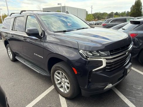 Used 2023 Chevrolet Suburban LT AWD/4WD image 2