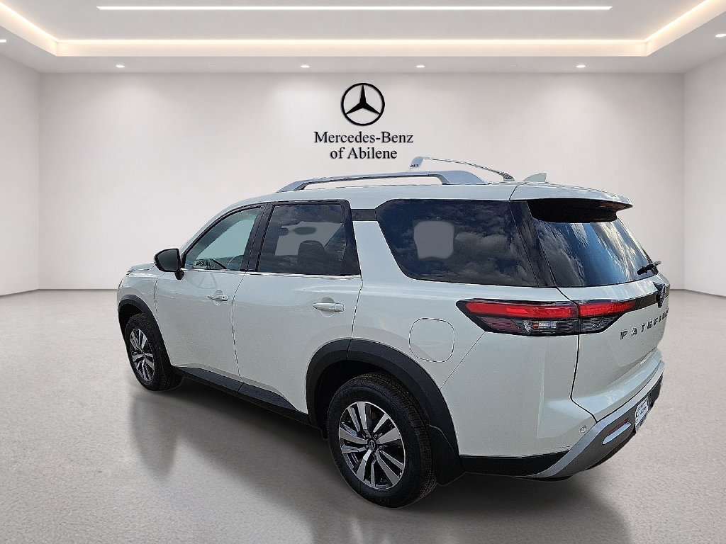 Used 2024 Nissan Pathfinder SL FWD image 4