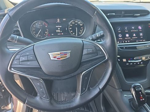 Used 2022 Cadillac XT5 Premium Luxury AWD/4WD image 17