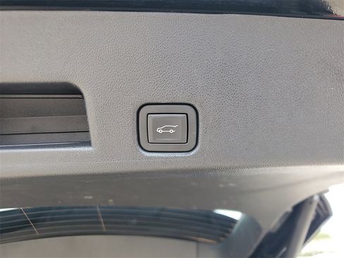 Used 2025 Buick Enclave Preferred image 8