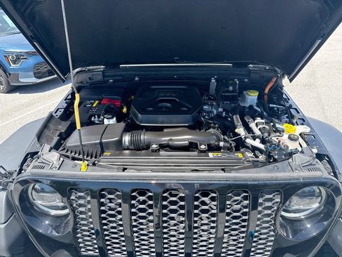 Used 2023 Jeep Wrangler Unlimited w/ Sun & Screen Package AWD/4WD image 34