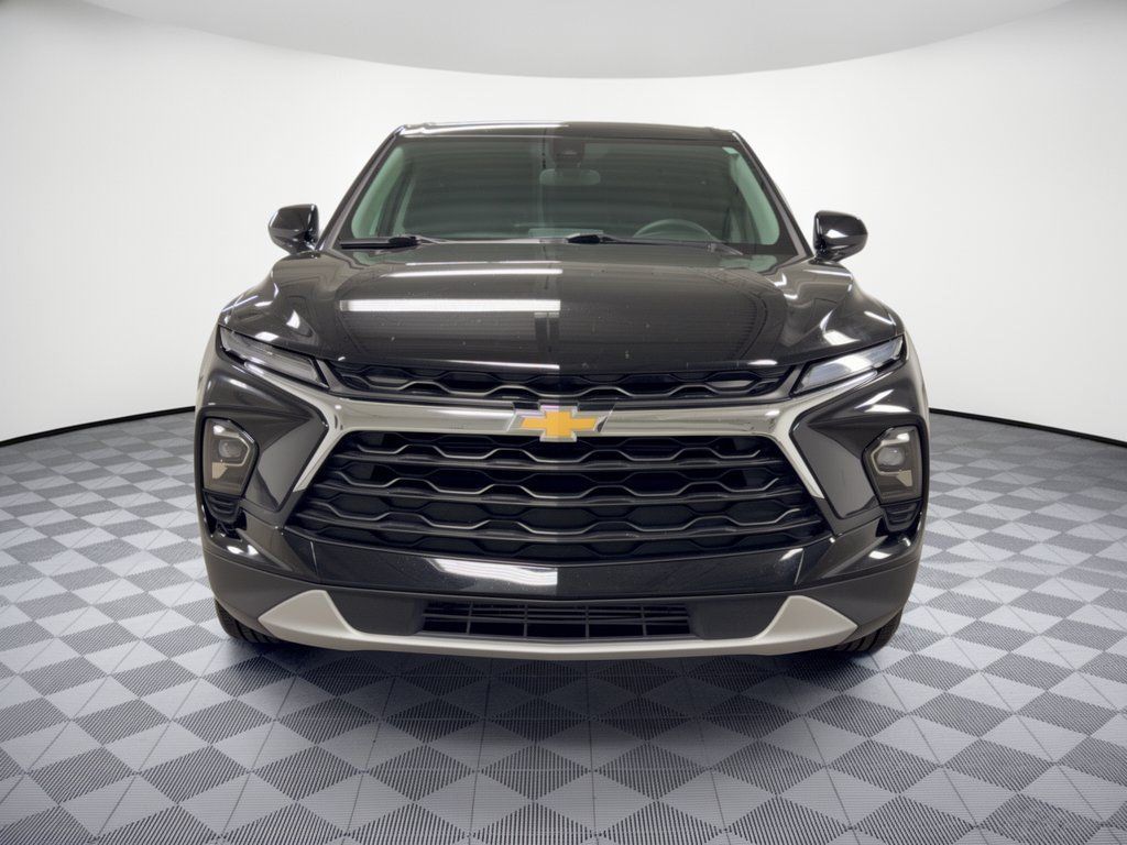 Used 2025 Chevrolet Blazer LT FWD image 6