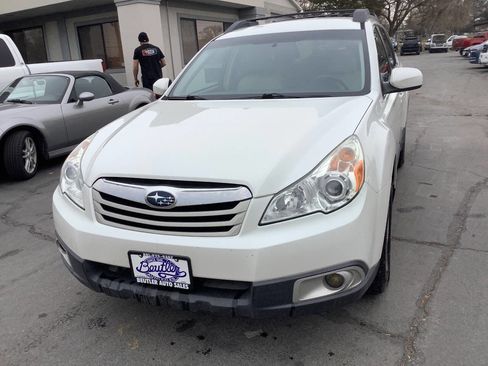 Used 2010 Subaru Outback 2.5i Premium image 4