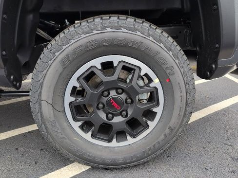 New 2025 Toyota Tacoma TRD Off-Road image 11