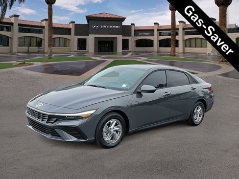 Used 2026 Hyundai Elantra SE FWD image 4