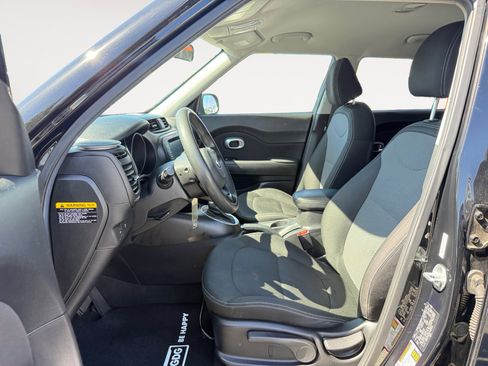 Used 2018 Kia Soul + FWD image 10