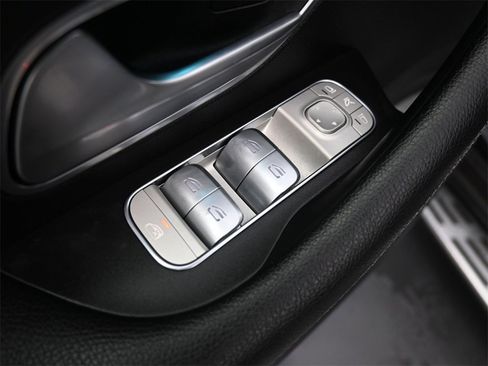 Used 2022 Mercedes-Benz GLE 350 4MATIC w/ Premium Package image 4