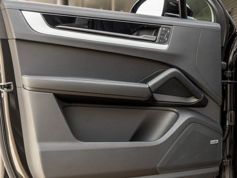 Used 2026 Porsche Cayenne Coupe image 19