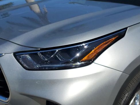 Used 2024 Toyota Highlander Limited image 9