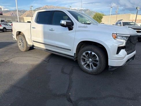 Used 2023 Chevrolet Silverado 1500 High Country w/ Technology Package AWD/4WD image 3