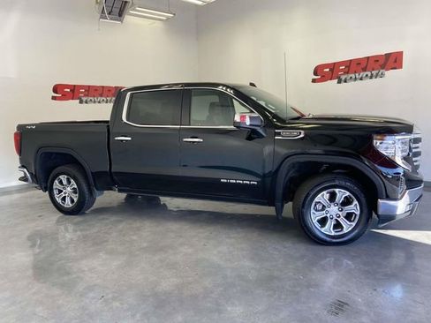 Used 2025 GMC Sierra 1500 SLT image 2