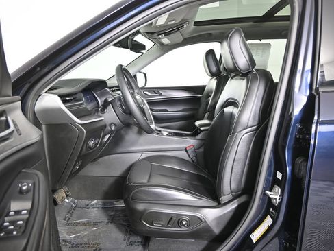 Used 2023 Jeep Grand Cherokee Limited w/ Luxury Tech Group II image 21