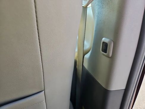 Used 2013 Toyota Sienna XLE w/ Premium Pkg image 18