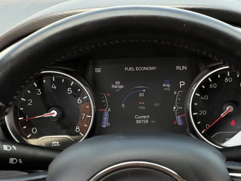 Used 2018 Jeep Compass Latitude w/ Popular Equipment Group FWD image 17