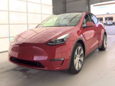 Used 2023 Tesla Model Y AWD image 4