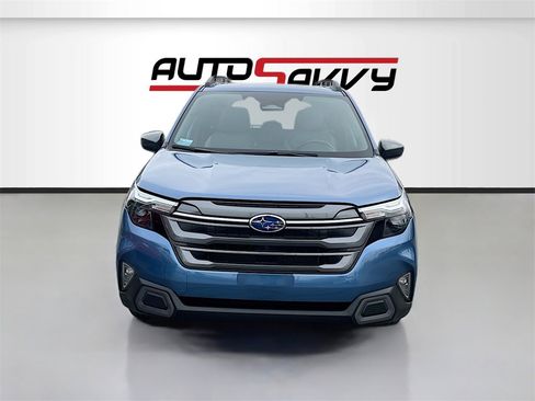 Used 2025 Subaru Forester Premium w/ Convenience Package #1 image 2