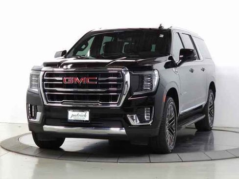 Used 2022 GMC Yukon XL SLT w/ SLT Premium Package image 4