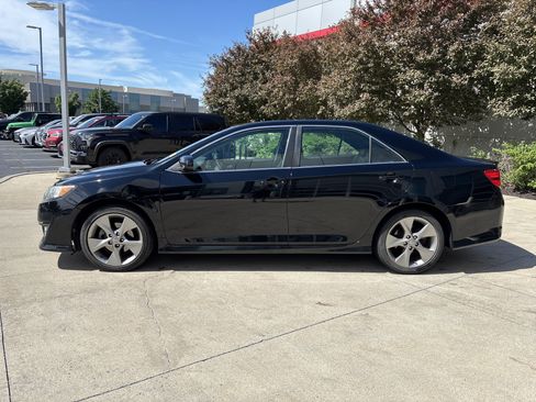 Used 2014 Toyota Camry SE FWD image 8