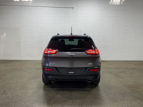 Used 2018 Jeep Cherokee Latitude Plus w/ Cold Weather Group AWD/4WD image 4