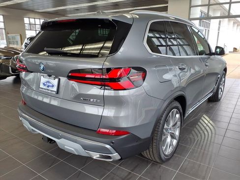 New 2026 BMW X5 xDrive50e image 7