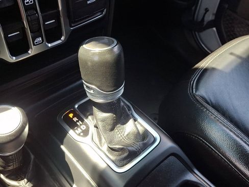 Used 2022 Jeep Wrangler Unlimited Sahara AWD/4WD image 34
